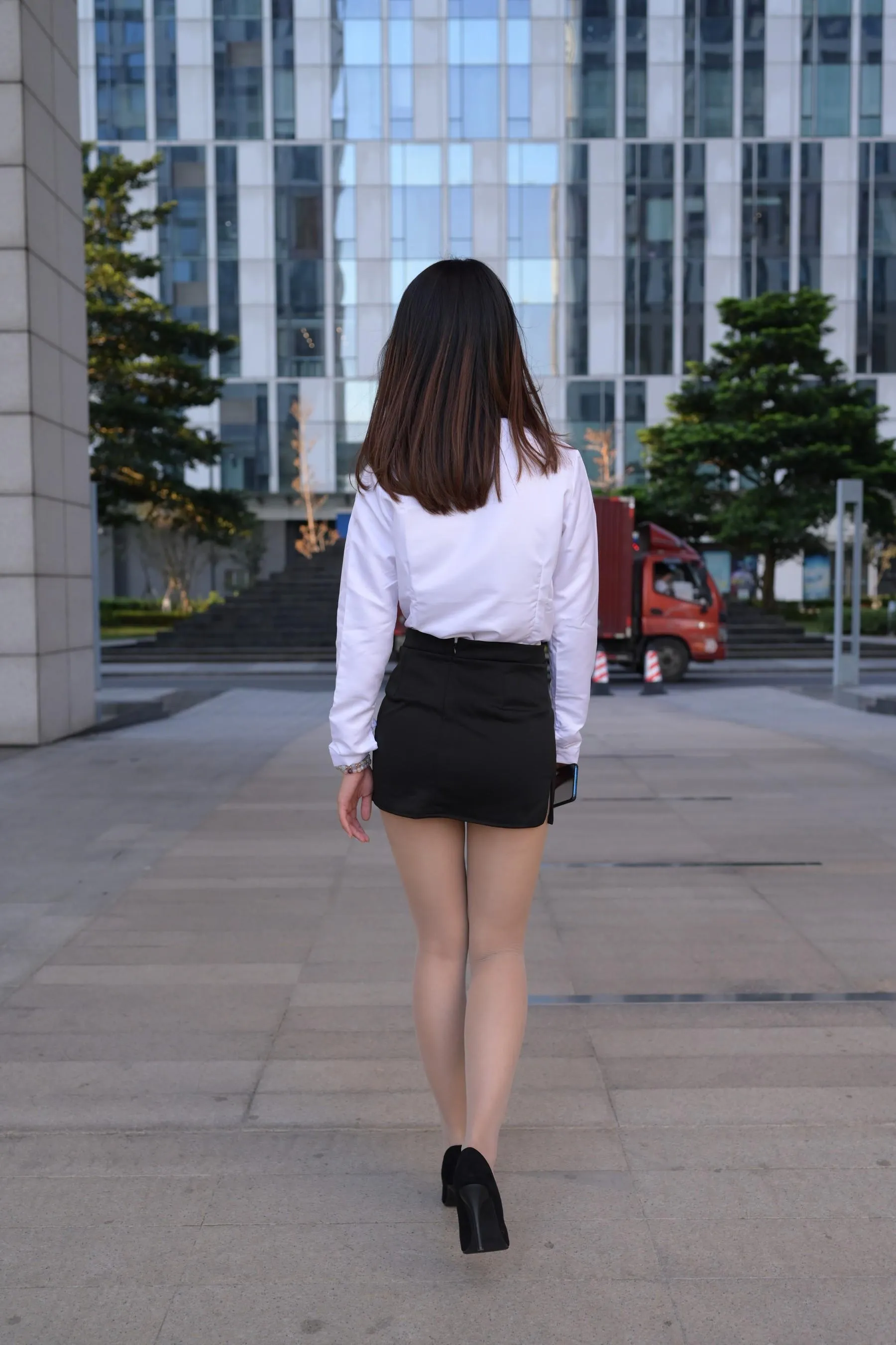 [魔镜街拍] NO.082 SM_0006街拍肉丝高跟制服ol小姐姐 [203P]插图9